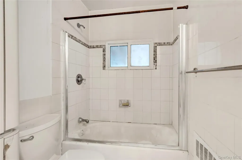 256 Vanderbilt Avenue Brentwood NY 11717