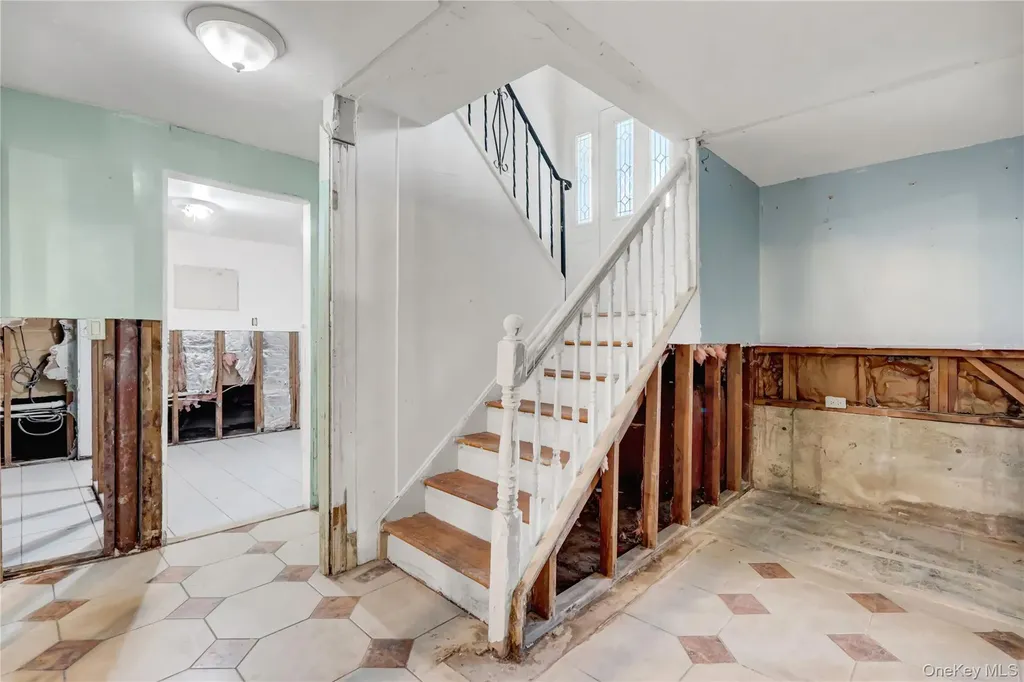 256 Vanderbilt Avenue Brentwood NY 11717