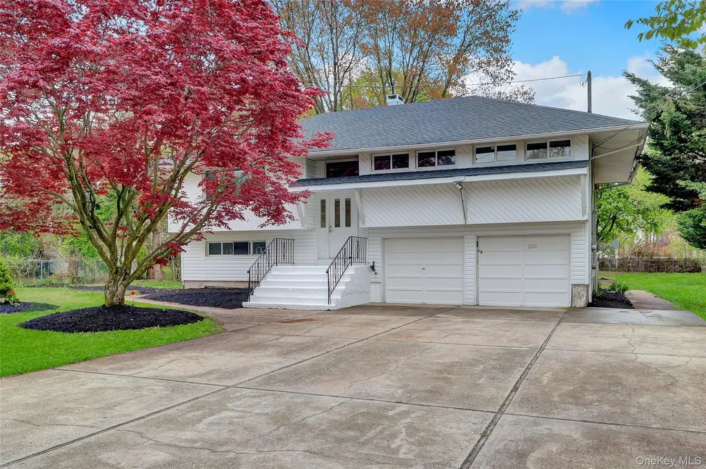 256 Vanderbilt Avenue Brentwood NY 11717