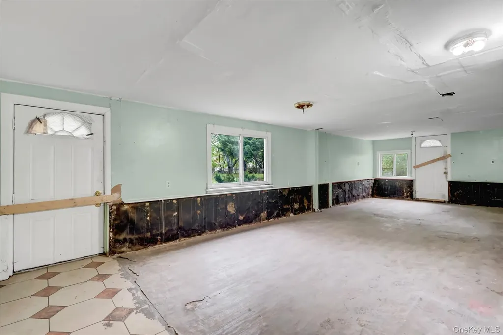 256 Vanderbilt Avenue Brentwood NY 11717