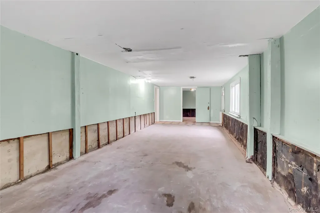 256 Vanderbilt Avenue Brentwood NY 11717