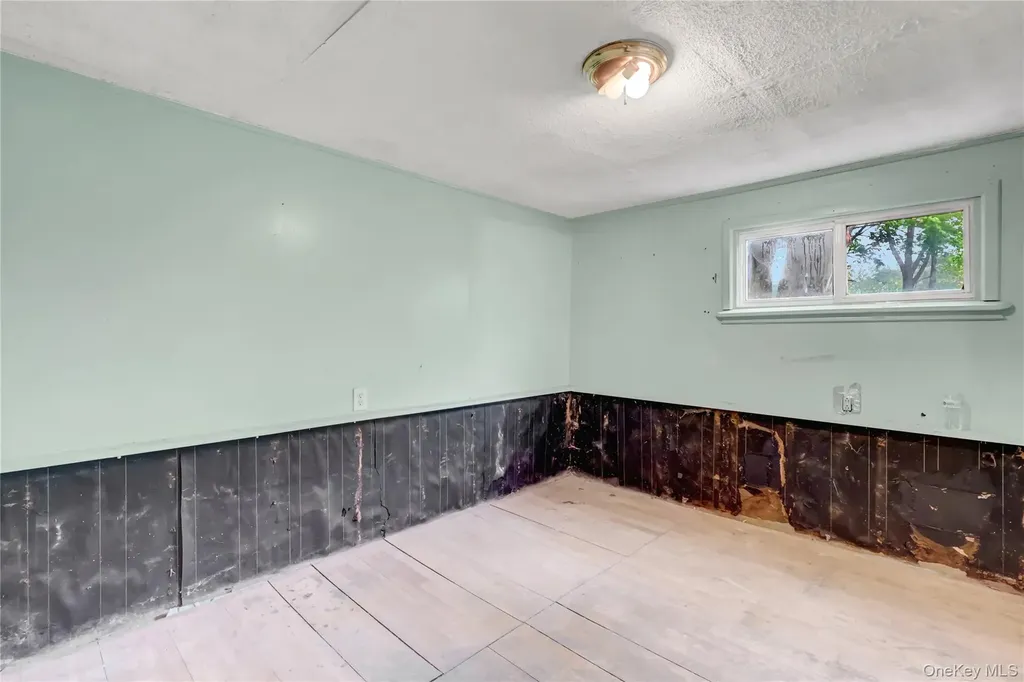 256 Vanderbilt Avenue Brentwood NY 11717