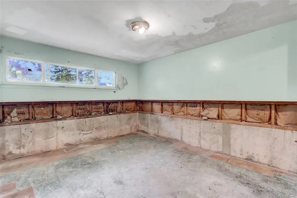 256 Vanderbilt Avenue Brentwood NY 11717
