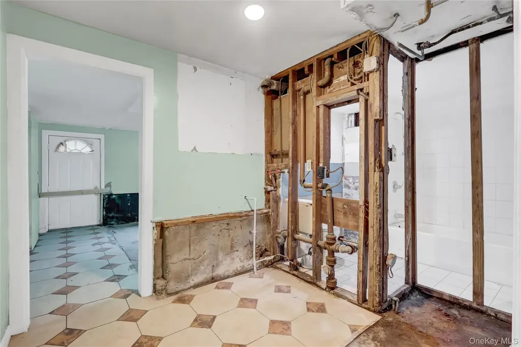 256 Vanderbilt Avenue Brentwood NY 11717