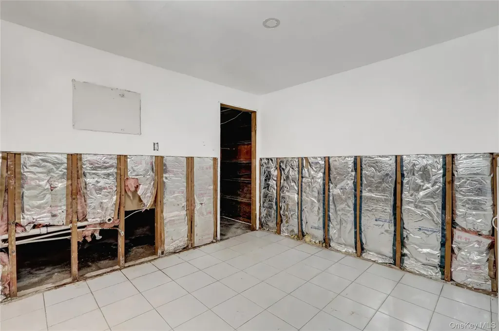 256 Vanderbilt Avenue Brentwood NY 11717