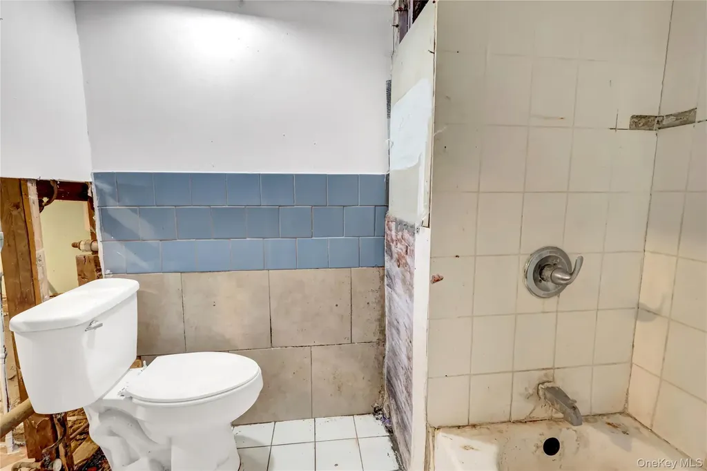 256 Vanderbilt Avenue Brentwood NY 11717