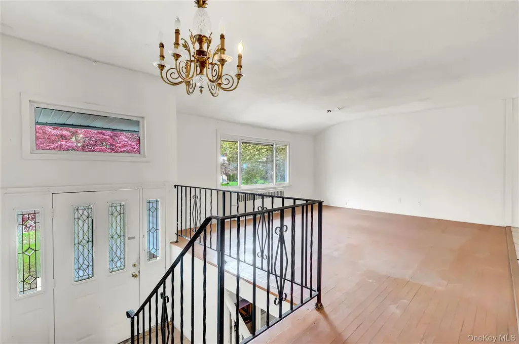 256 Vanderbilt Avenue Brentwood NY 11717