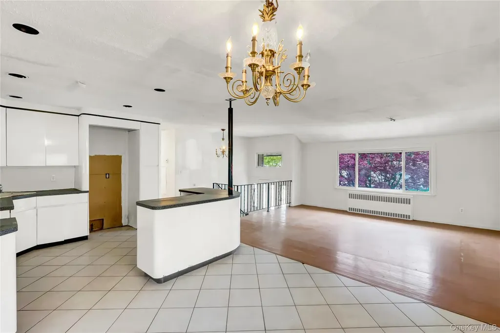 256 Vanderbilt Avenue Brentwood NY 11717