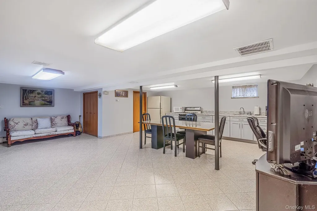 15 Brandywine Drive Mastic NY 11950