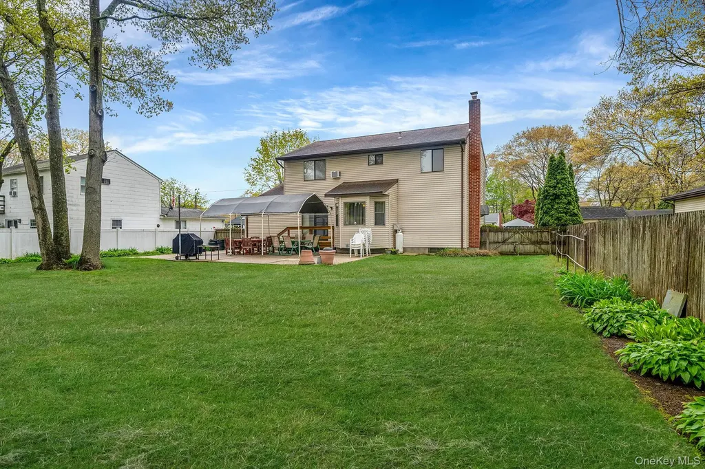 15 Brandywine Drive Mastic NY 11950
