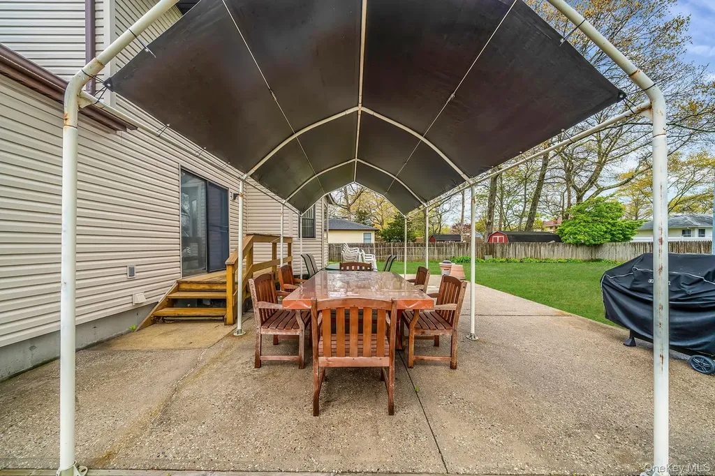 15 Brandywine Drive Mastic NY 11950