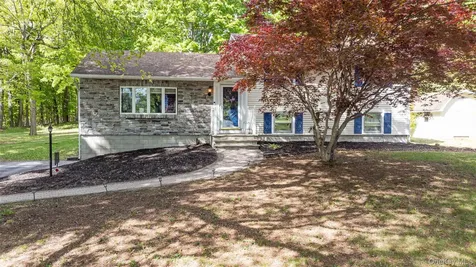 25 Mcallister Drive Pleasant Valley NY 12569