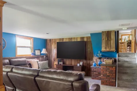 25 Mcallister Drive Pleasant Valley NY 12569