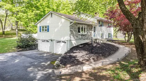 25 Mcallister Drive Pleasant Valley NY 12569