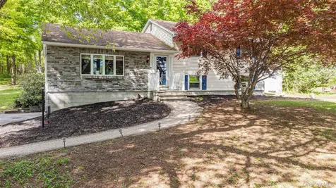 25 Mcallister Drive Pleasant Valley NY 12569