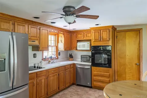 25 Mcallister Drive Pleasant Valley NY 12569