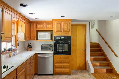 25 Mcallister Drive Pleasant Valley NY 12569