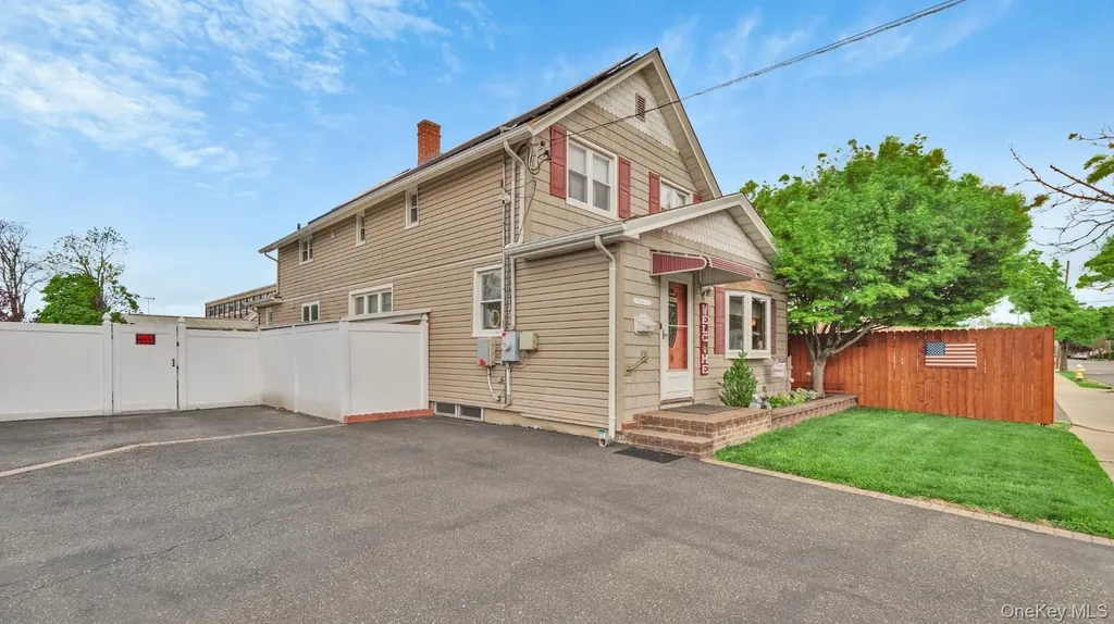 93 Grant Avenue Farmingdale NY 11735