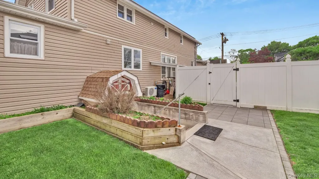 93 Grant Avenue Farmingdale NY 11735