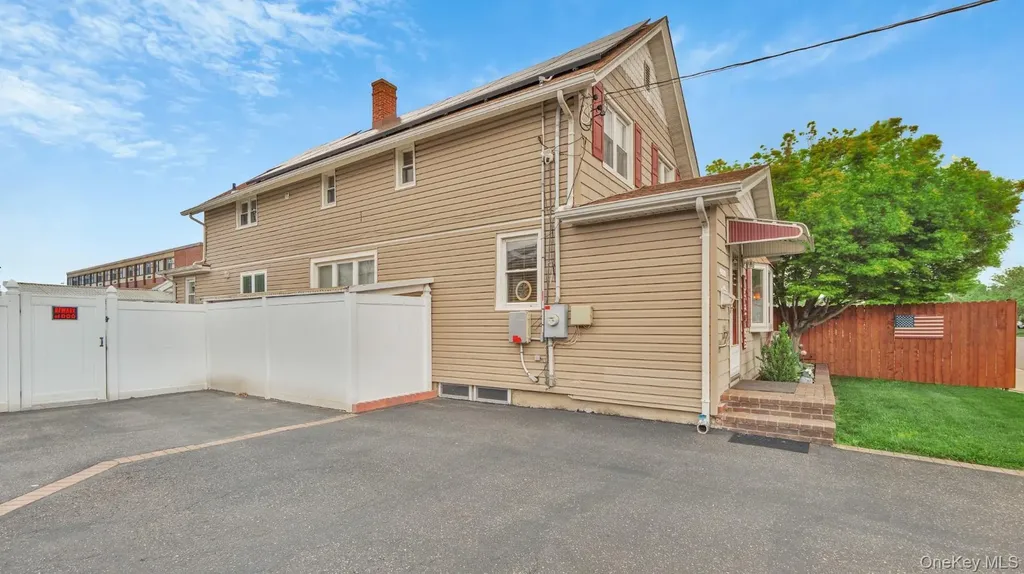 93 Grant Avenue Farmingdale NY 11735