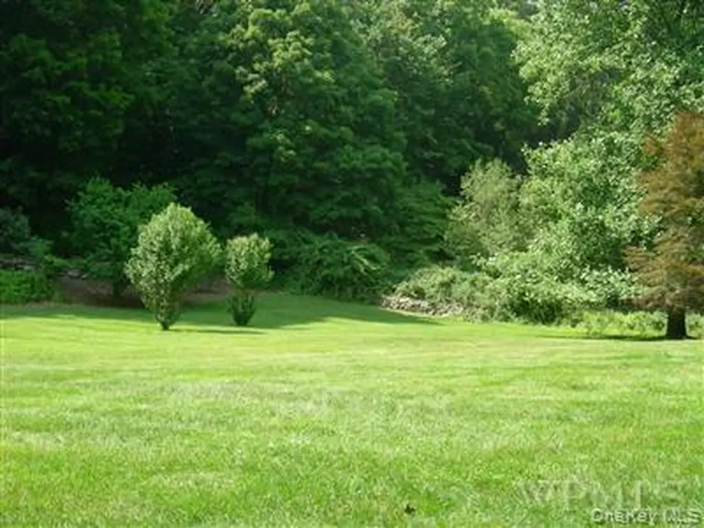 336 Armonk Road Mount Kisco NY 10549
