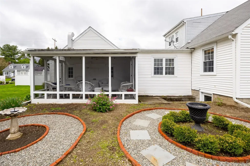 26 Crumwold Place Hyde Park NY 12538