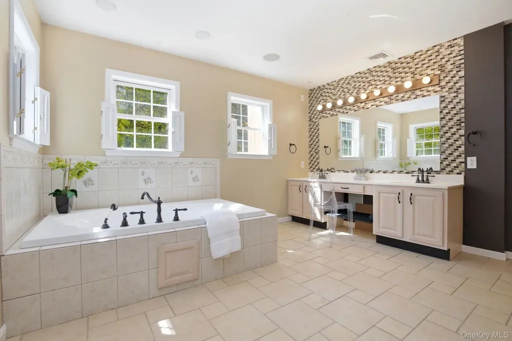 28 Sassinoro Drive Putnam Valley NY 10579