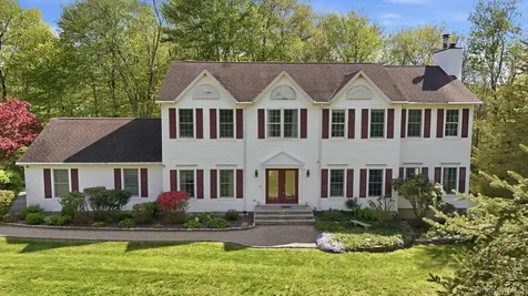28 Sassinoro Drive Putnam Valley NY 10579
