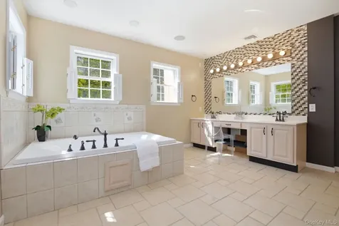28 Sassinoro Drive Putnam Valley NY 10579