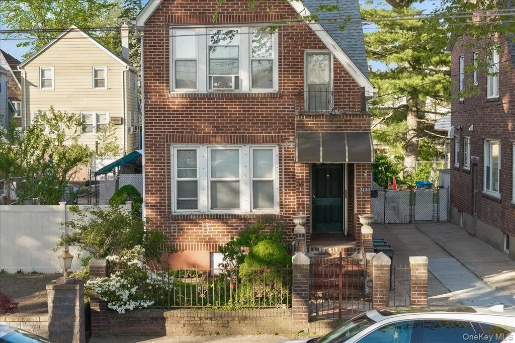 3181 Waterbury Avenue Bronx NY 10465