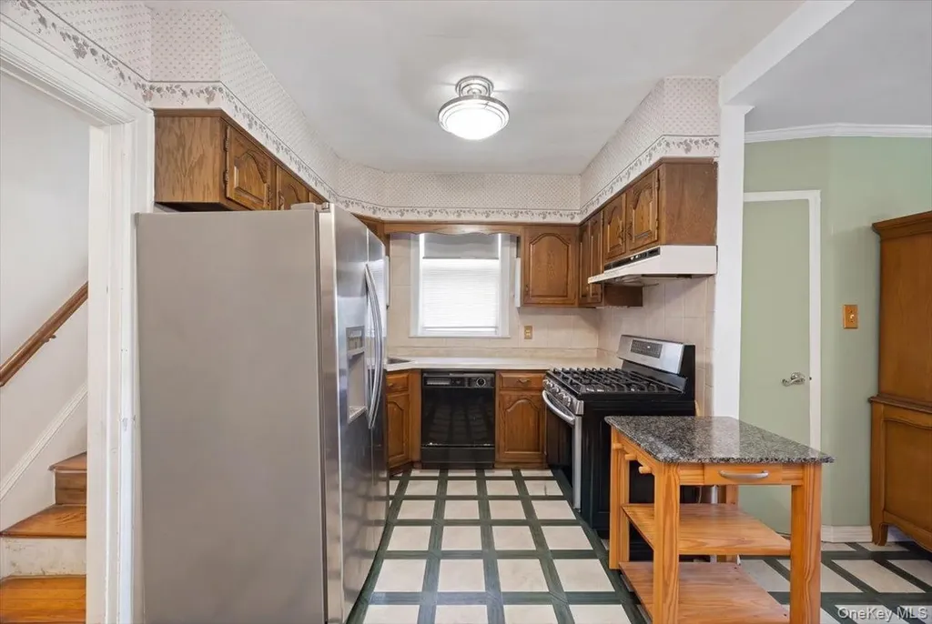 3181 Waterbury Avenue Bronx NY 10465