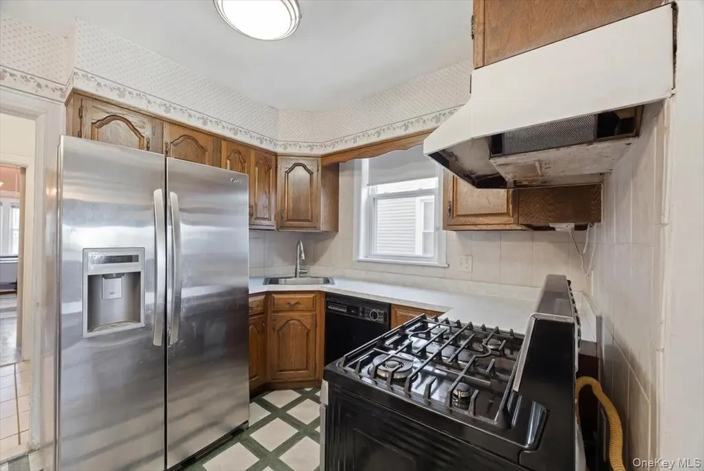 3181 Waterbury Avenue Bronx NY 10465