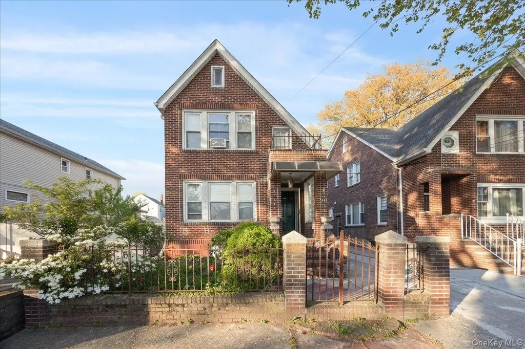 3181 Waterbury Avenue Bronx NY 10465