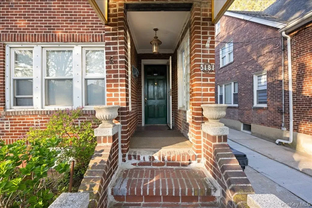 3181 Waterbury Avenue Bronx NY 10465