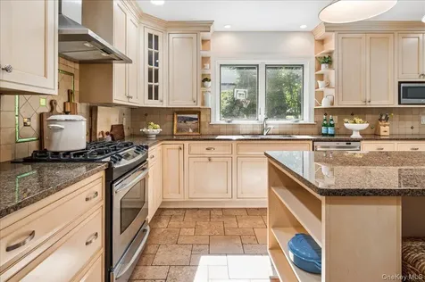 62 Broadfield Road New Rochelle NY 10804