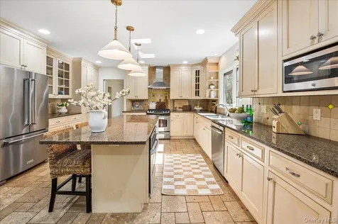 62 Broadfield Road New Rochelle NY 10804