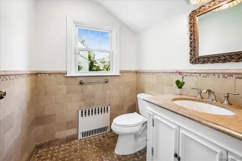 62 Broadfield Road New Rochelle NY 10804