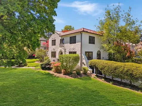 62 Broadfield Road New Rochelle NY 10804