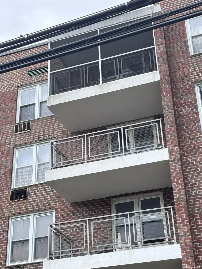 110 Brooklyn Avenue Freeport NY 11520