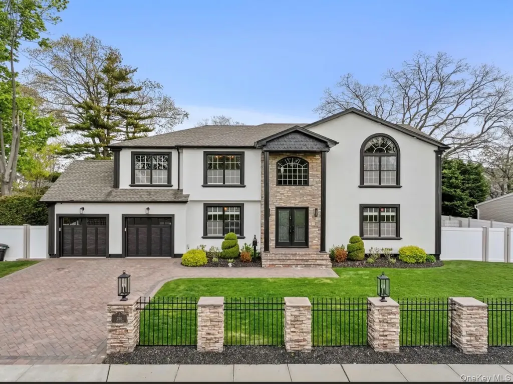 250 N 5th Street Lindenhurst NY 11757