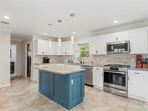 250 N 5th Street Lindenhurst NY 11757