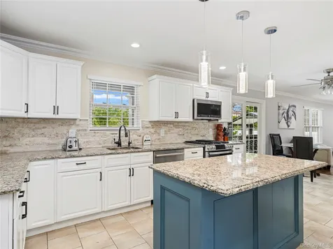 250 N 5th Street Lindenhurst NY 11757