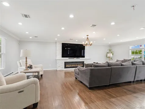 250 N 5th Street Lindenhurst NY 11757