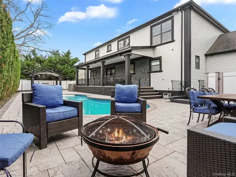250 N 5th Street Lindenhurst NY 11757
