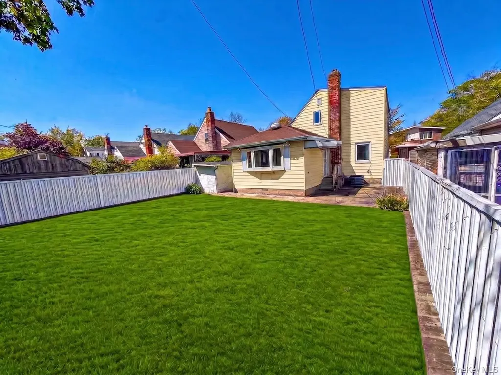 16324 20th Avenue Whitestone NY 11357