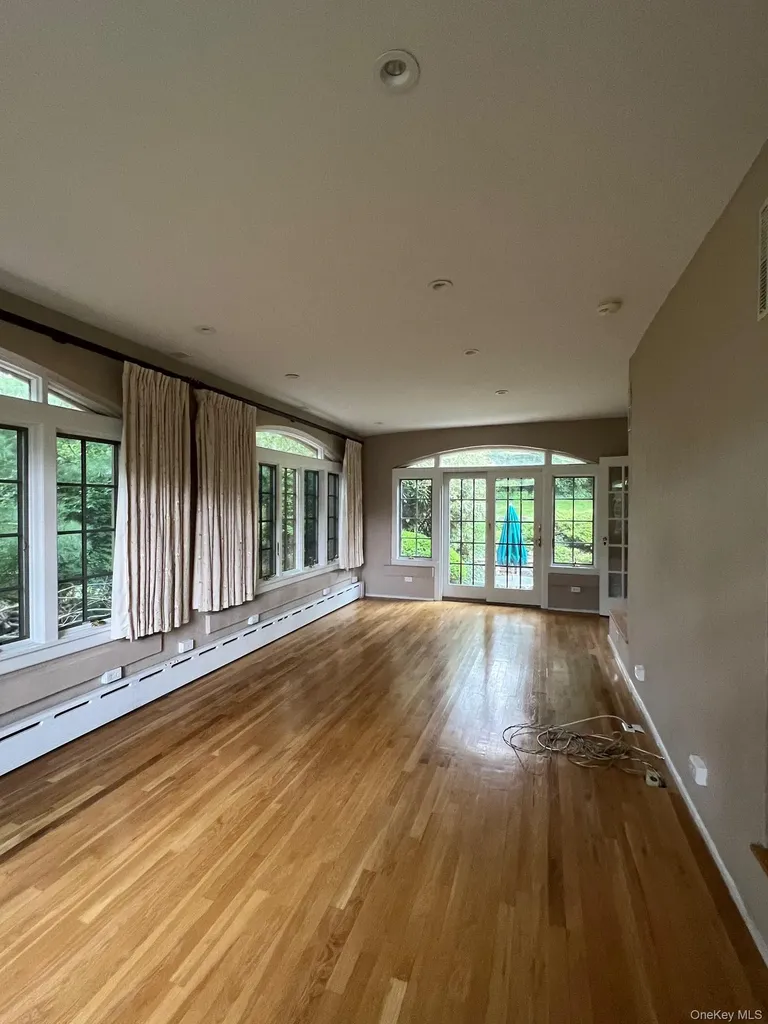 246 Beechmont Drive New Rochelle NY 10804