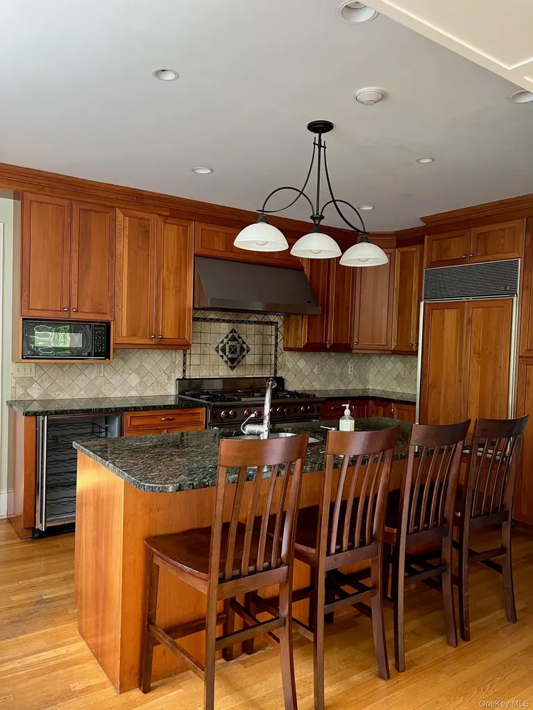 246 Beechmont Drive New Rochelle NY 10804