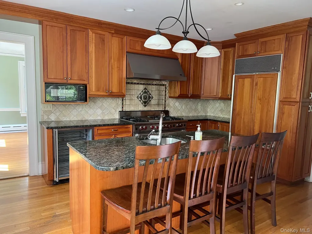 246 Beechmont Drive New Rochelle NY 10804