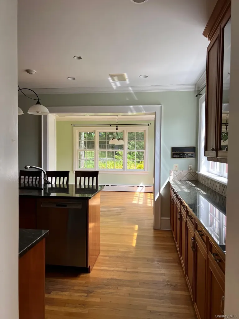 246 Beechmont Drive New Rochelle NY 10804