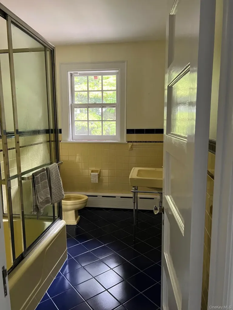 246 Beechmont Drive New Rochelle NY 10804